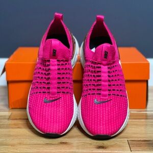 Women’s Nike sneakers